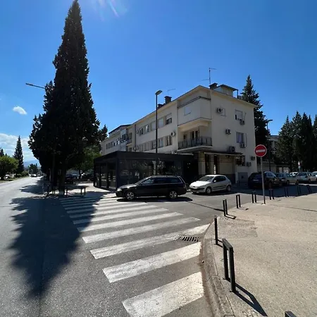 アパート Hills Ii By Rent A Car Mi ポドゴリツァ